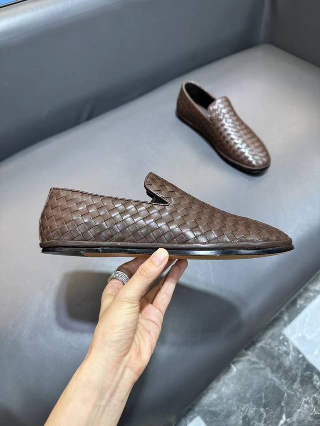 Bottega Veneta～ 码数：39–44。批： Bv官网同步新品高端系列手工编织牛津鞋，采用进口机车法国滚边工艺，手工编织，精致车工缝线。内里本染小牛皮